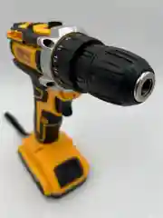 Черный дрель-шуруповерт аккумуляторный DeWalt, 21V / 48V с набором инструментов