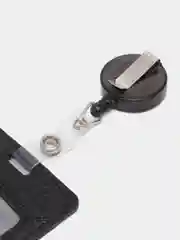 Черный бейдж вертикальный с держателем рулеткой для пропуска и карт