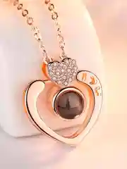 Цепочка с кулоном, проекция I Love You на 100 языках, круг, сердце, солнце, лебедь, чокер