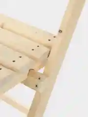 Кремовый складной стул деревянный