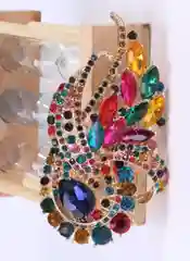 Разноцветный винтажная брошь с каплей со стразами