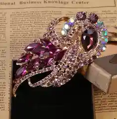 Бордовый винтажная брошь с каплей со стразами