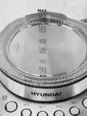 Чайник Hyundai HYK-G3026, 1.7л, 2200Вт, серебристый/черный