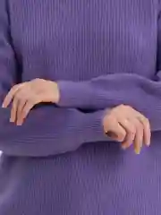 Фиолетовый свитер женский вязаный удлиненный