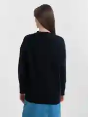 Черный свитер женский вязаный удлиненный