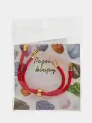 Браслет с розовым кварцем на красном шнуре