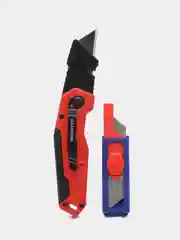 Строительный складной нож WorkPro WP211026 со сменными лезвиями в комплекте