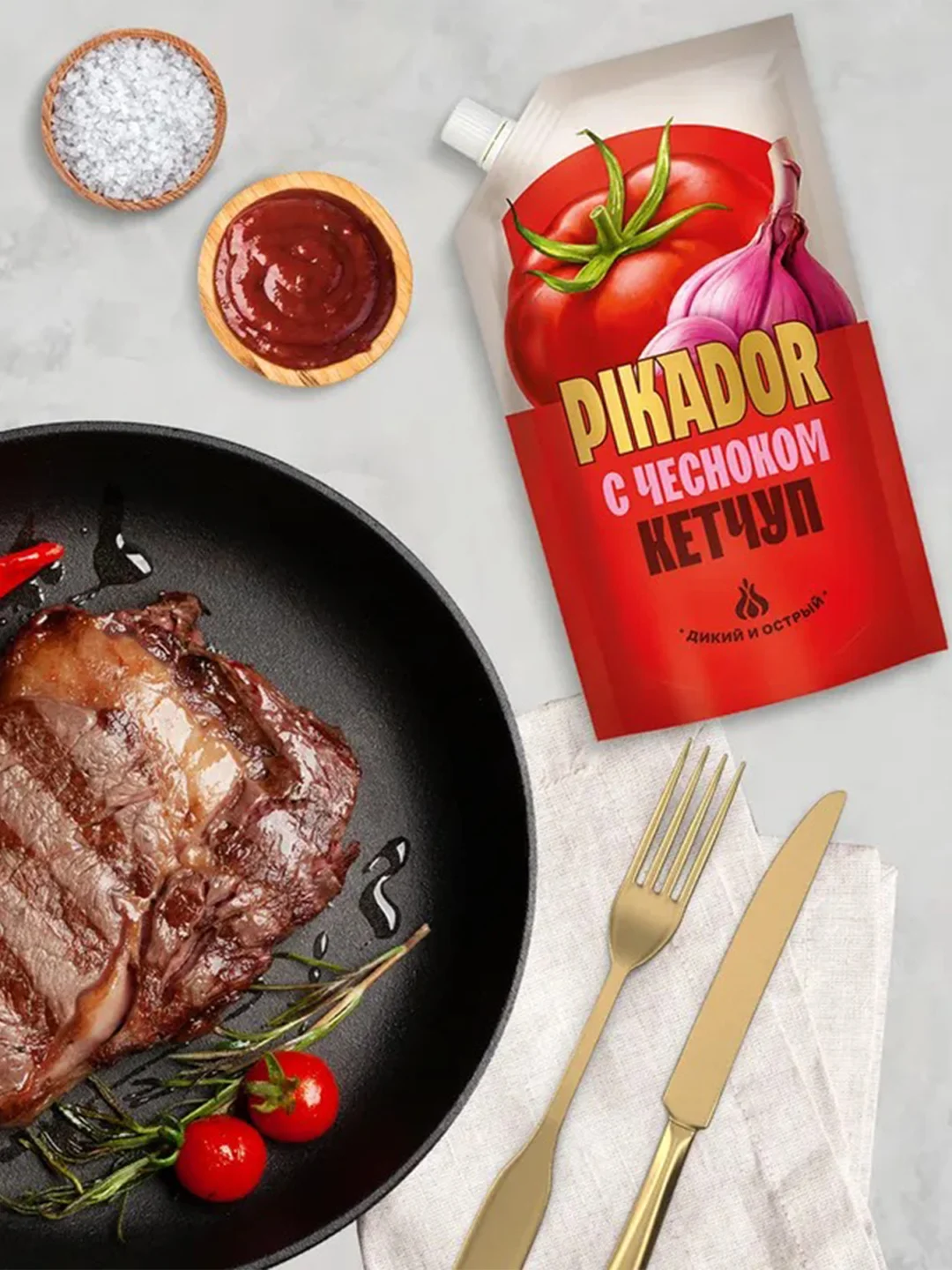 Кетчуп томатный PIKADOR С чесноком, 300г