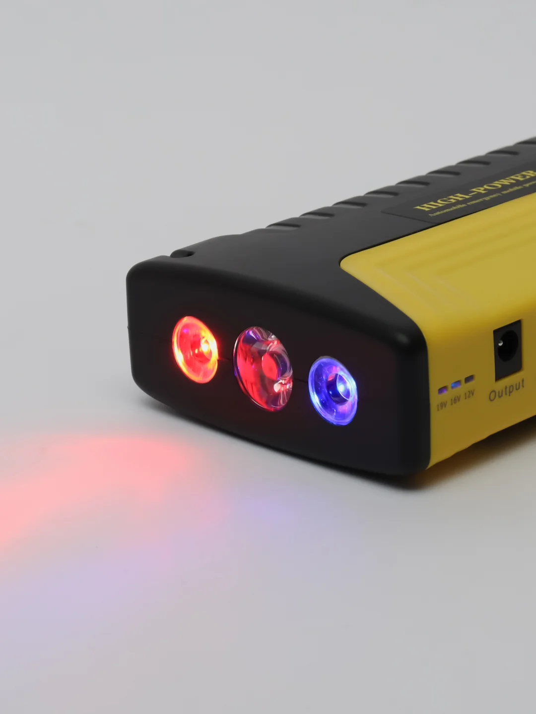 Автомобильное универсальное пуско-зарядное устройство CARLIVE TM15 10000mAh 12V