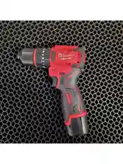 Черный бесщеточная ударная дрель - аккумуляторный шуруповерт Milwaukee, 24V / 36V