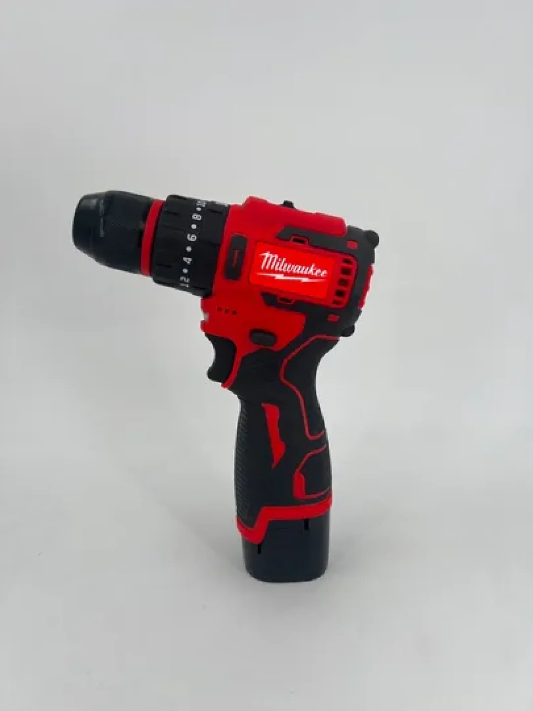 Красный бесщеточный ударный дрель-шуруповерт Milwaukee, 18V/36V