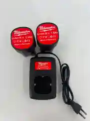 Красный бесщеточный ударный дрель-шуруповерт Milwaukee, 18V/36V