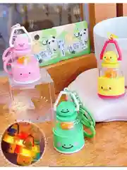 Брелок для ключей бутылочка лягушка с цветком