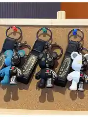 Брелок для ключей половинчатый Bearbrick черно-серый