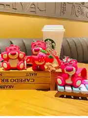 Брелок для ключей Розовый мишка с клубничкой