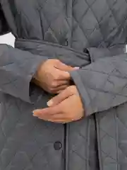 Серый женская стеганая демисезонная куртка, 2 в 1 с отдельным капюшоном