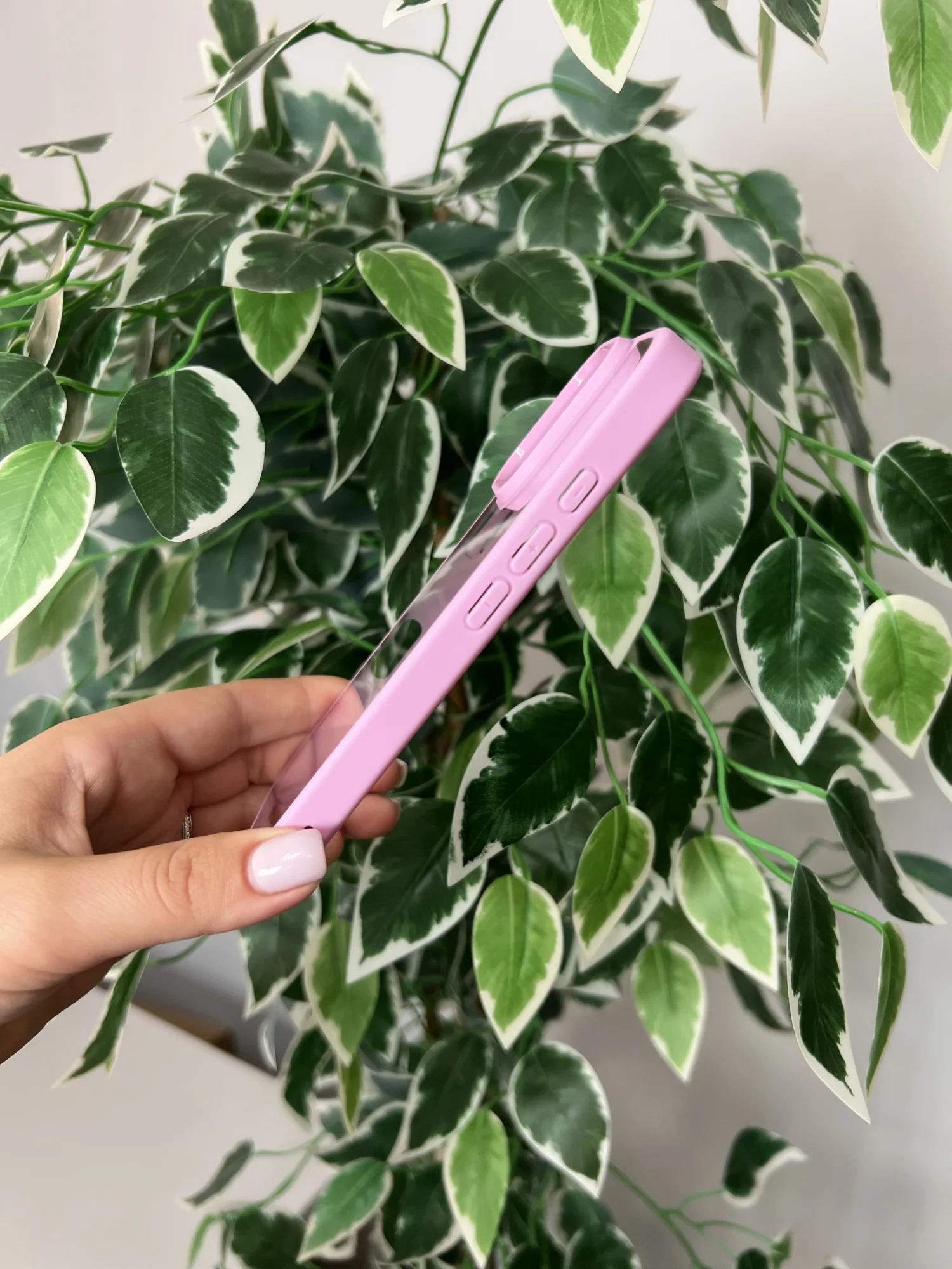 Розовый прозрачный чехол для Apple iPhone 16 Pro / Айфон 16 Про с силиконовым кантом Crystal Case