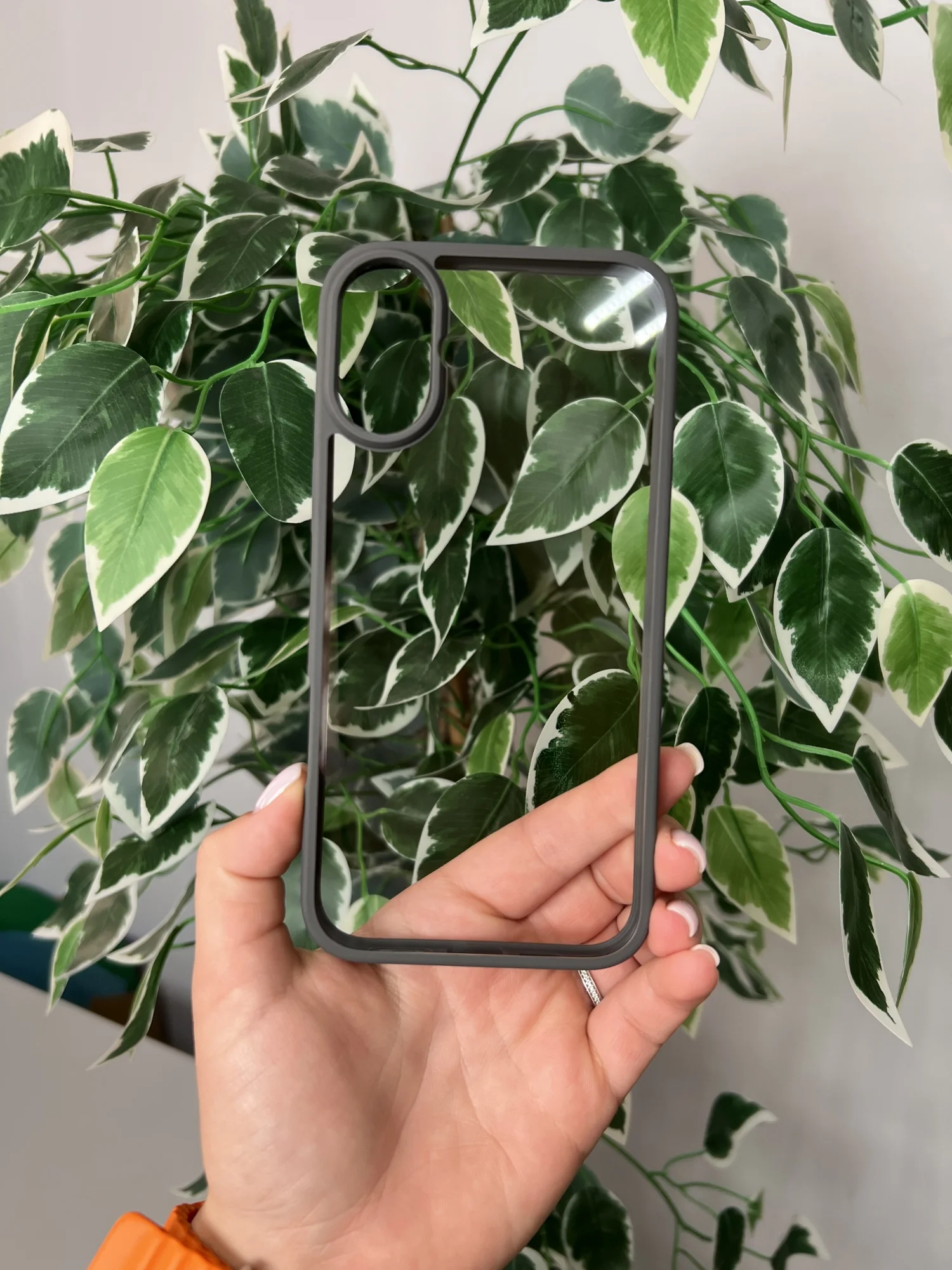 Серый прозрачный чехол для Apple iPhone 16 / Айфон 16 с силиконовым кантом Crystal Case