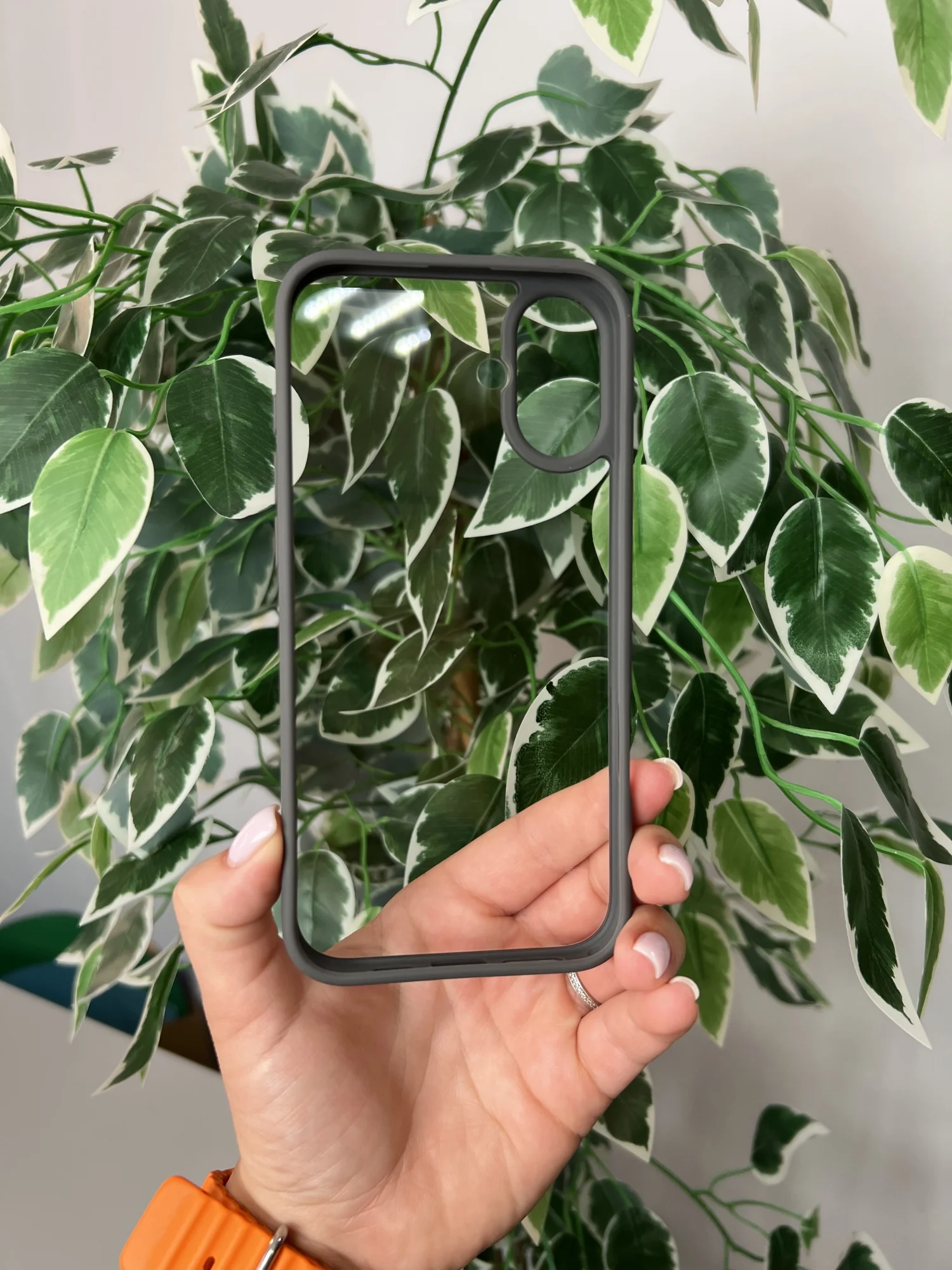 Серый прозрачный чехол для Apple iPhone 16 / Айфон 16 с силиконовым кантом Crystal Case