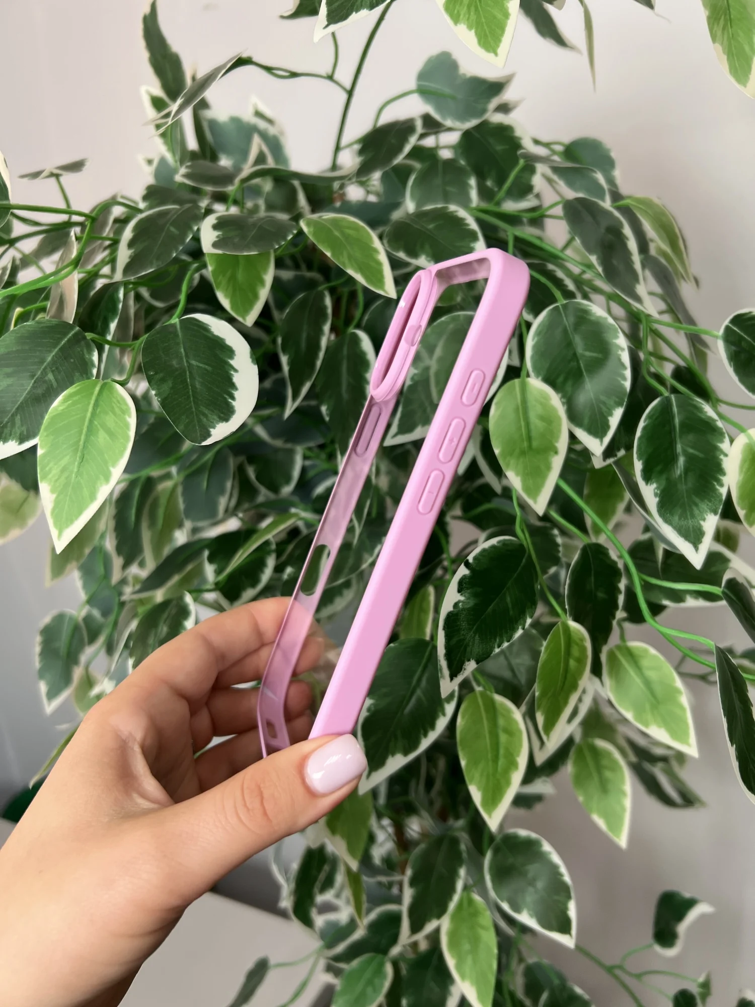 Розовый прозрачный чехол для Apple iPhone 16 Plus / Айфон 16 + с силиконовым кантом Crystal Case