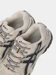 Молочный кроссовки мужские с логотипом Asics gel kahana 8
