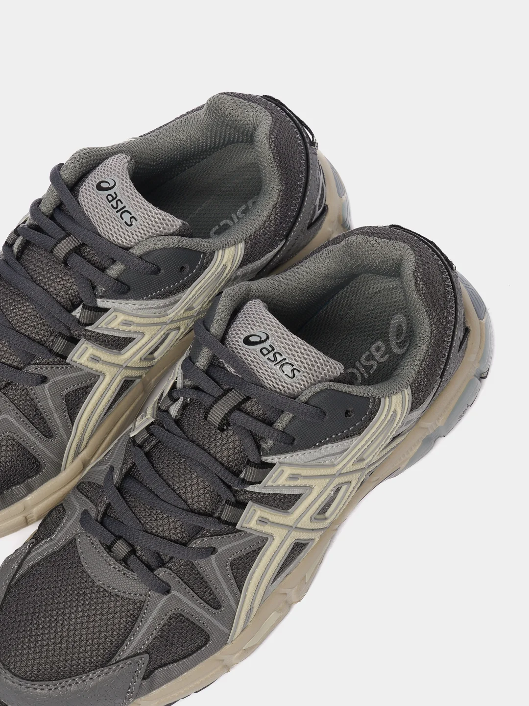 Серый кроссовки мужские с логотипом Asics gel kahana 8