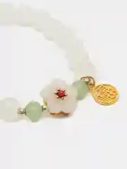 Белый браслет на резинке