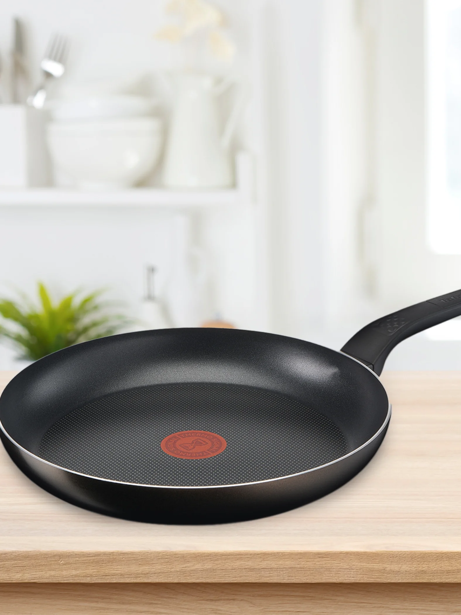 Сковорода с антипригарным покрытием Tefal Easy Plus 26 см