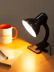 Черный настольный светильник Е27 GLANZEN DL-0001-40-C-black с основанием белый / настольная лампа