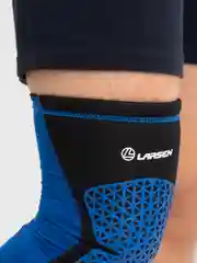 Синий супорт колена larsen