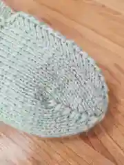 Мятный шерстяные следки ручной вязки