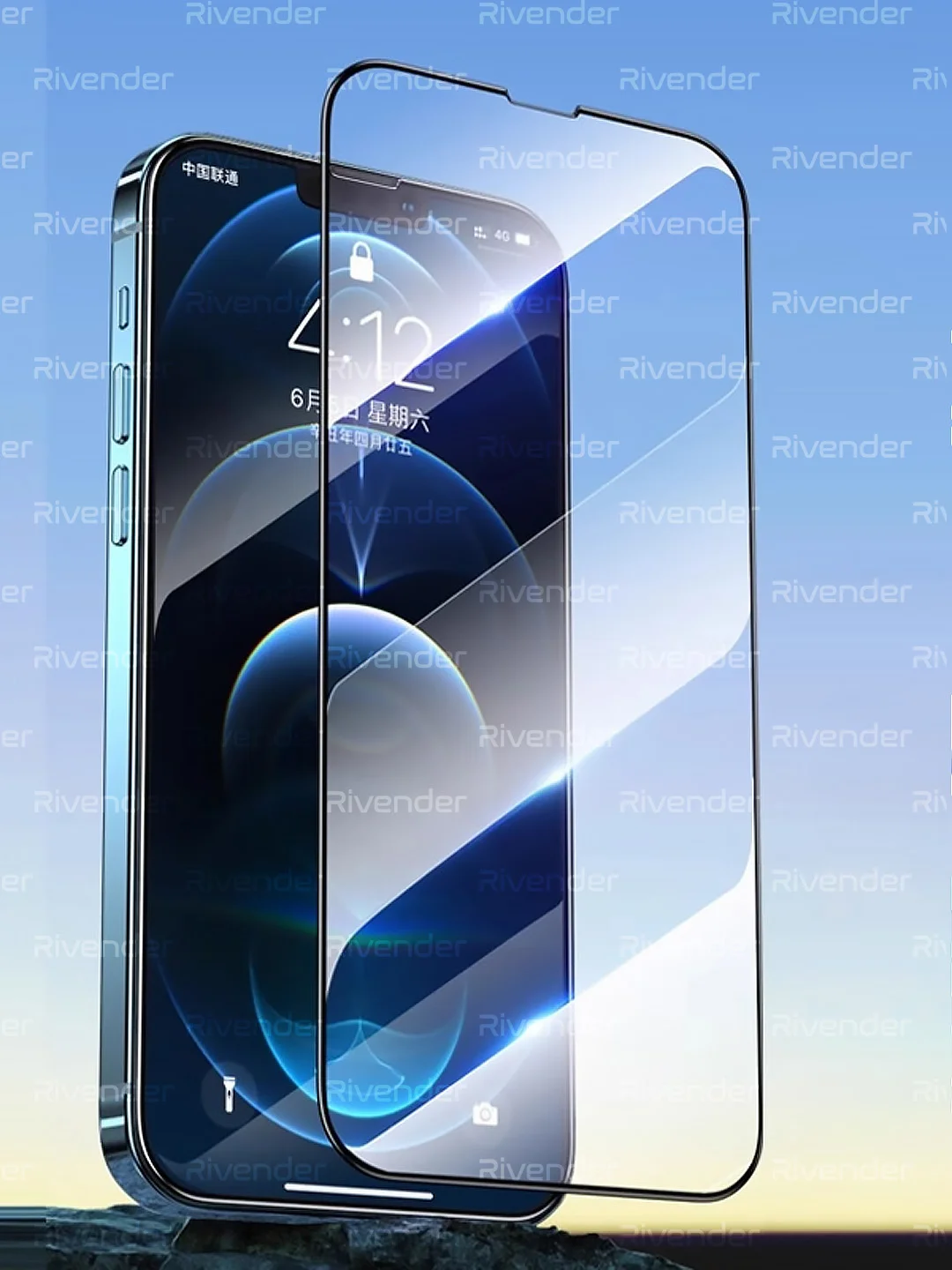 Черный защитное стекло 9D для iPhone 16 (Айфон 16)