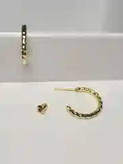 Золотой серьги гвоздики кольца фактурные