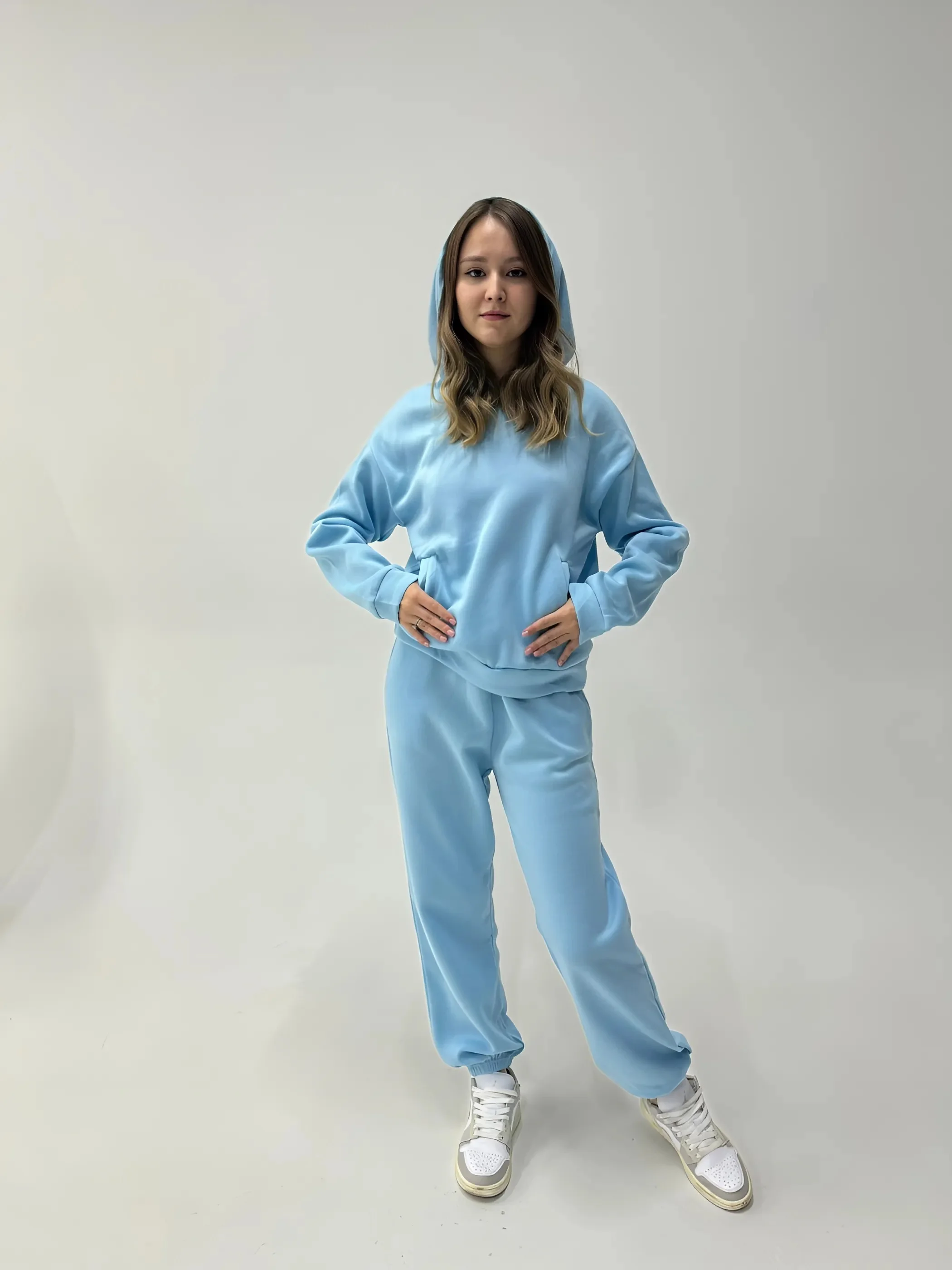 Голубой женский спортивный костюм