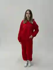 Красный женский спортивный костюм