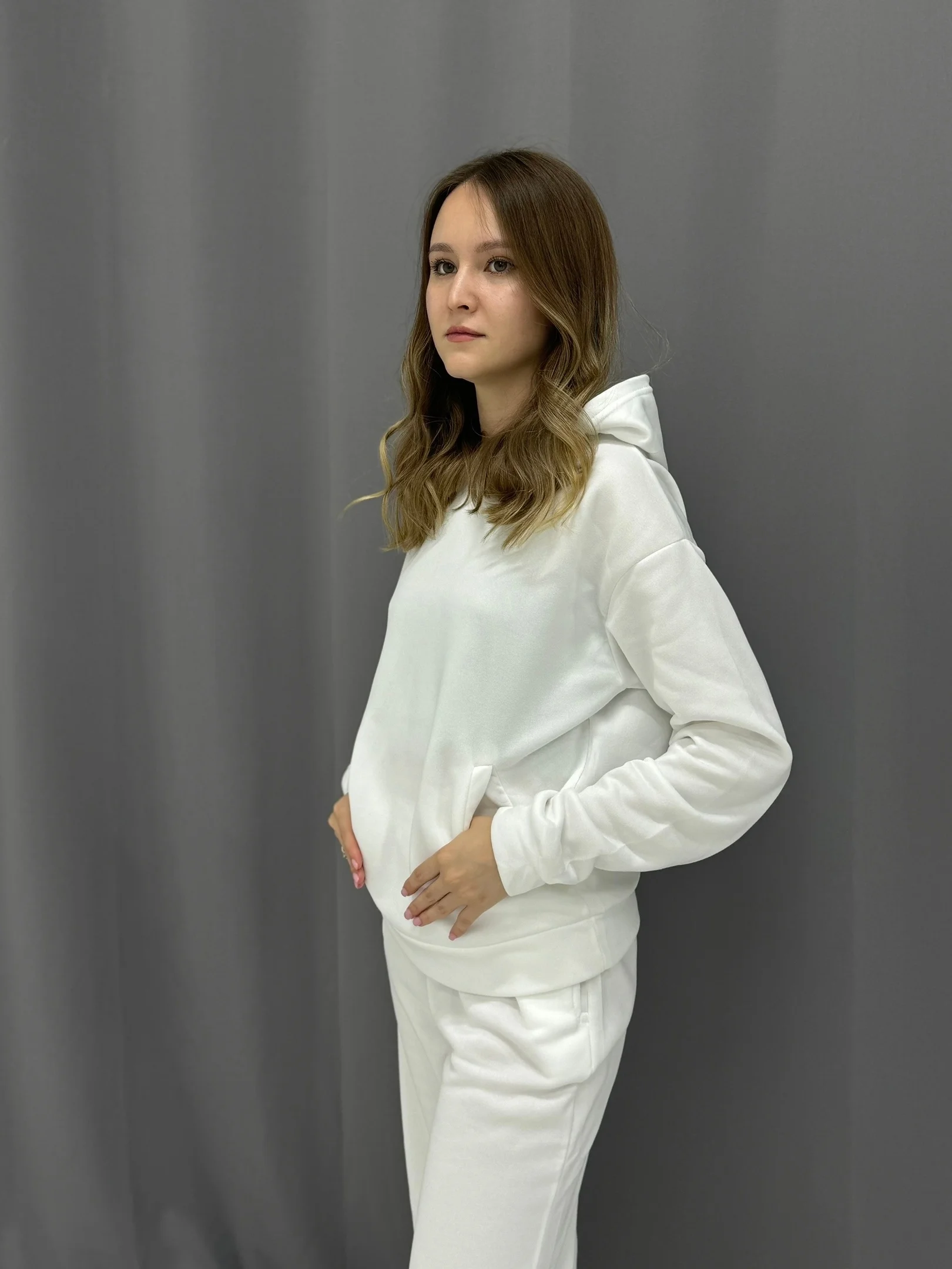 Белый женский спортивный костюм