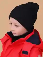 Черный комплект демисезонный для мальчика 3-7 лет .Шапка и снуд для мальчика