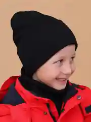 Черный комплект демисезонный для мальчика 3-7 лет .Шапка и снуд для мальчика