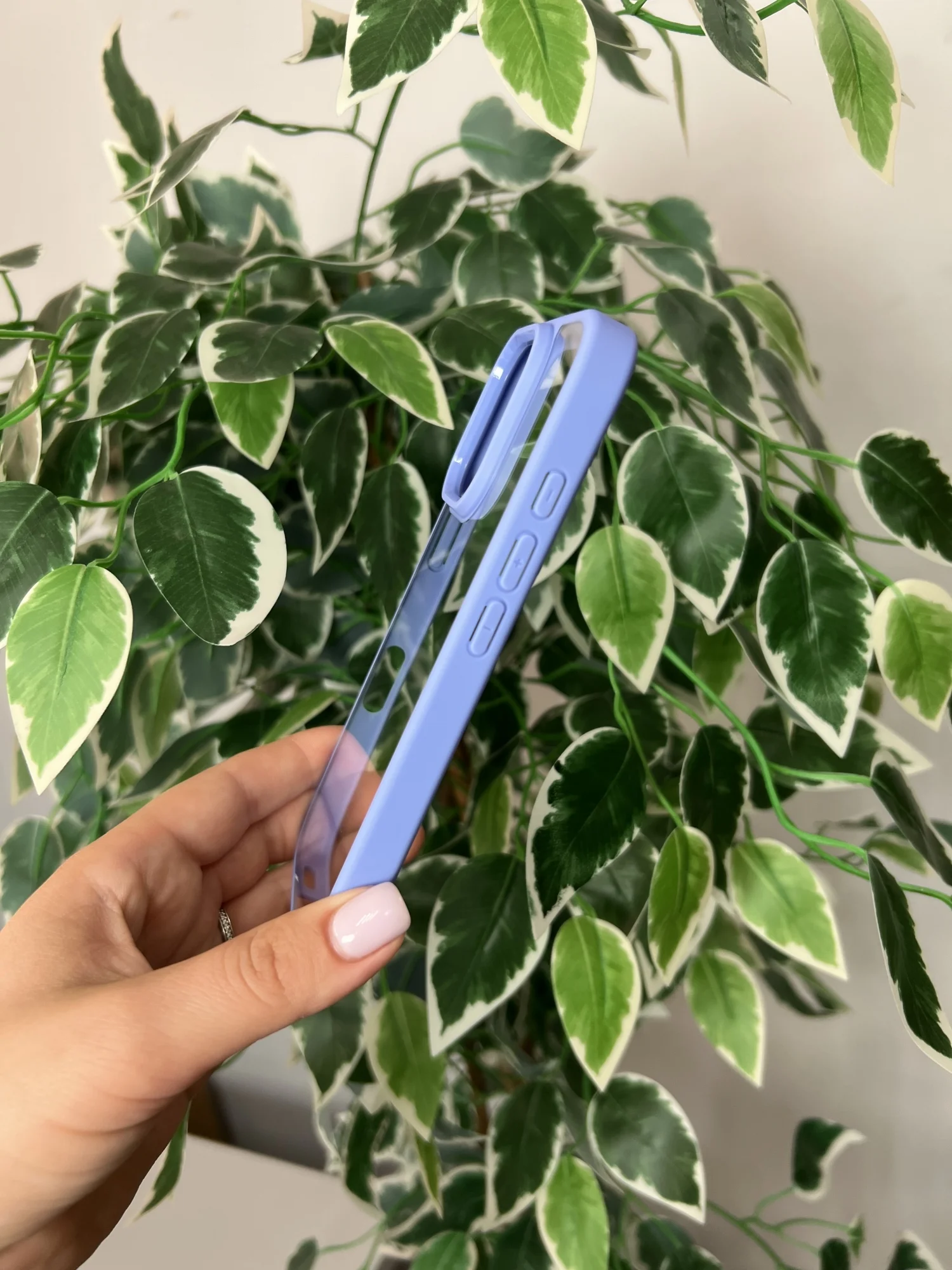 Синий прозрачный чехол для Apple iPhone 16 Pro / Айфон 16 Про с силиконовым кантом Crystal Case