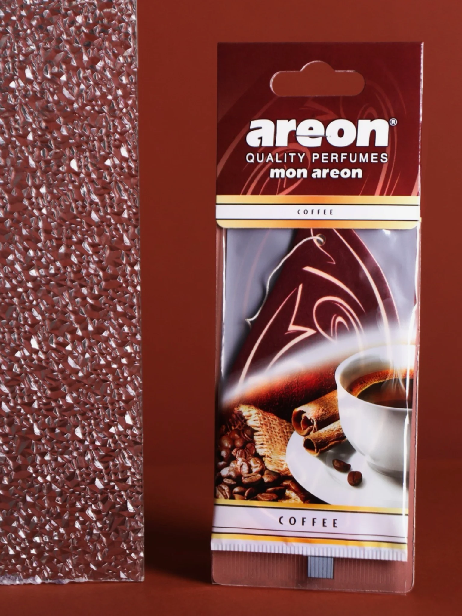 Вишнёвый ароматизатор картонный для авто на зеркало Areon