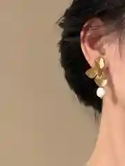 Золотой серьги женские листья с жемчугом, лепестки