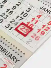 Белый календарь на 2025 год, настенный трехблочный квартальный отрывной на пружине. Госсимволика