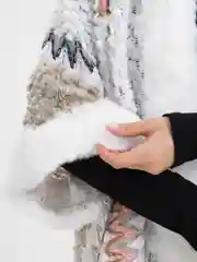 Белый накидка-пончо женский