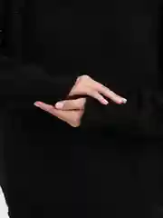 Черный свитер женский вязанный