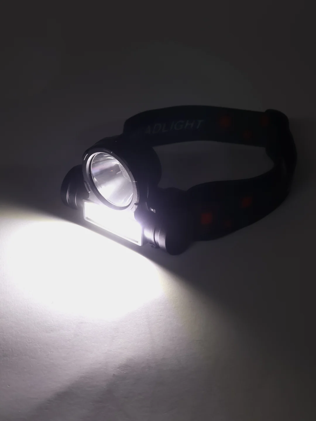 Черный налобный фонарь HEADLIGHT NO 108 3W LED+COB