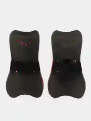 Красный щитки футбольные