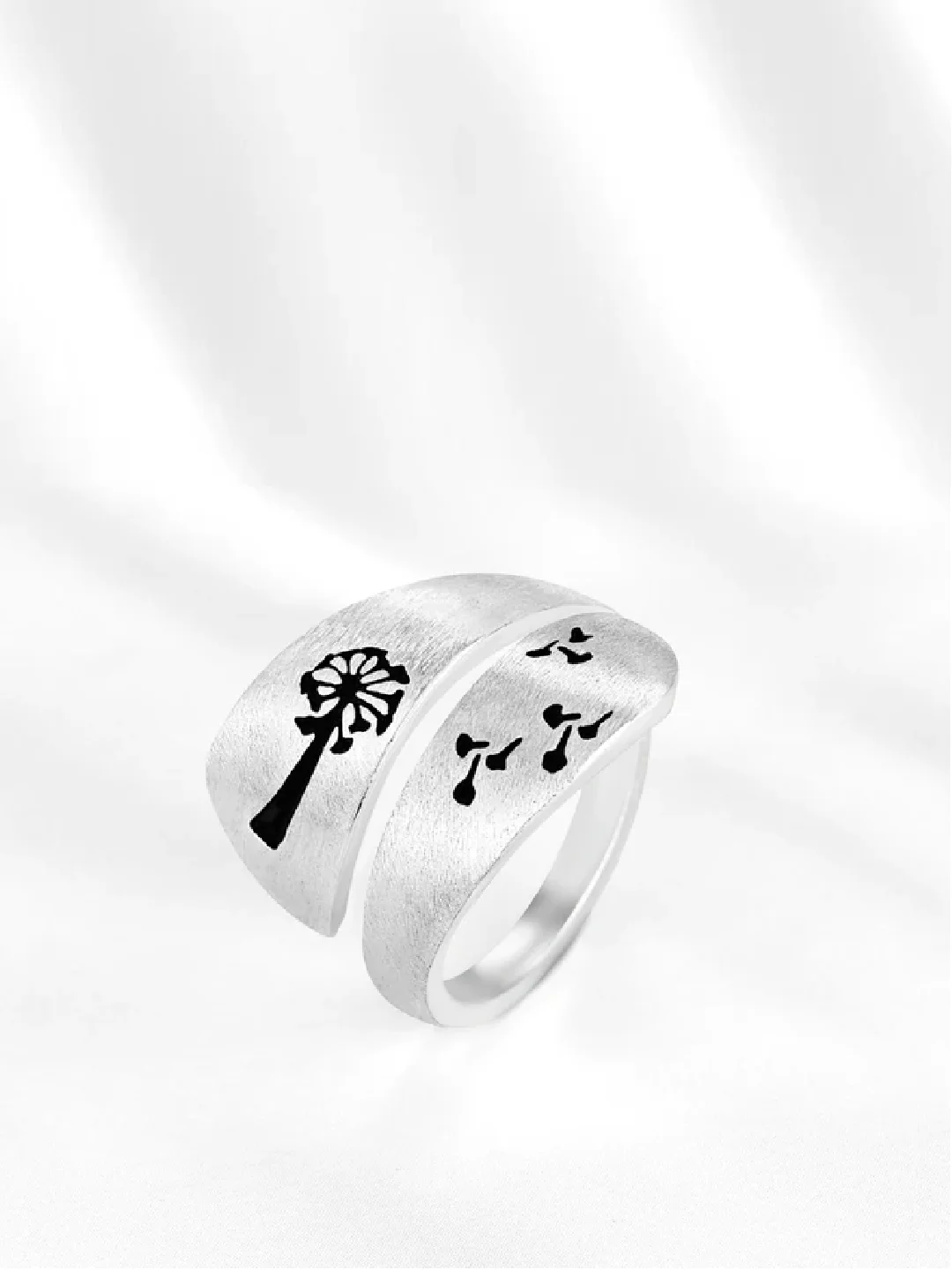 Серебряный женское кольцо