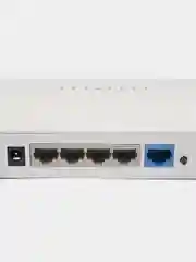 Белый роутер Wi-Fi двухдиапазонный 2,4 ГГц, 5 ГГц  1200 Мбит/с. 4 Антенны