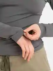 Серый лонгслив женский базовый