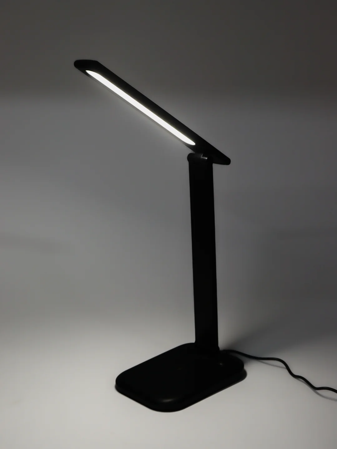 Черный офисная настольная лампа Arte Lamp LONDON